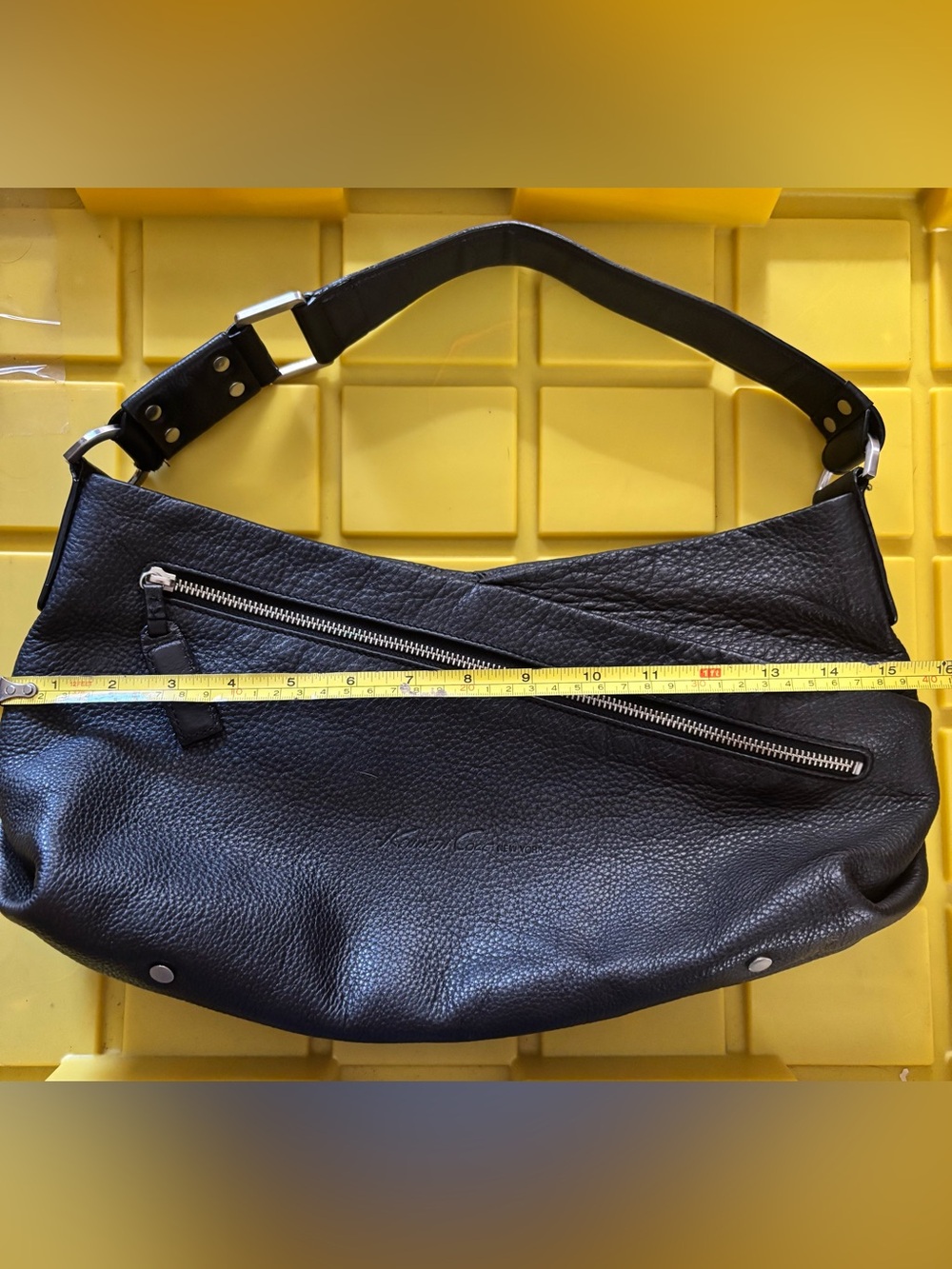 Kenneth Cole NY Vintage Black Pebbled Leather Asymmetric Hobo Bag Slouchy Y2K - Picture 9 of 10